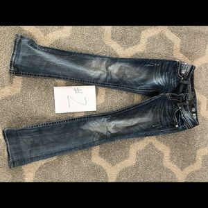 Miss Me like new. Worn twice. 27 X 32. Boot cut.